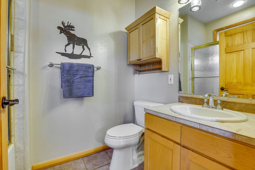 Walk to Main Street: Grand Lake Condo w/ Patio