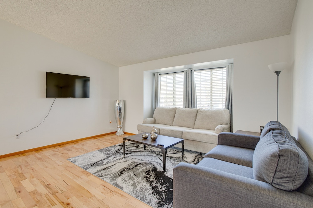 Patio, Grill, Yard: Pet-friendly Denver Home!