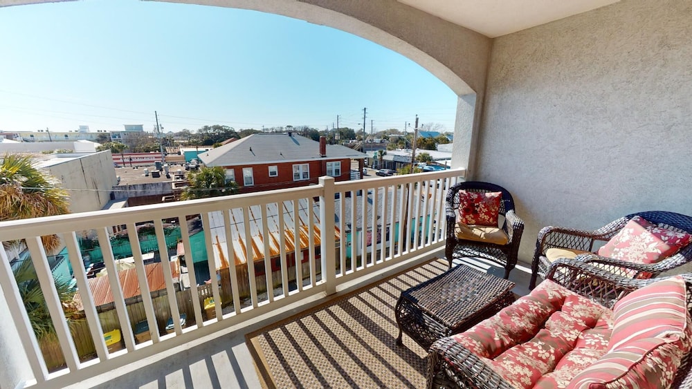 Pelican Landing 302 by Tybee Vacation Rentals
