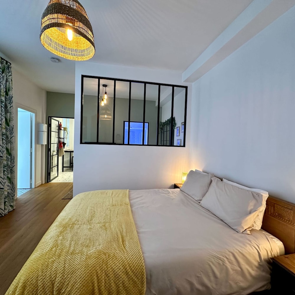 Paradis Calm Modern Studio Apt in Paris