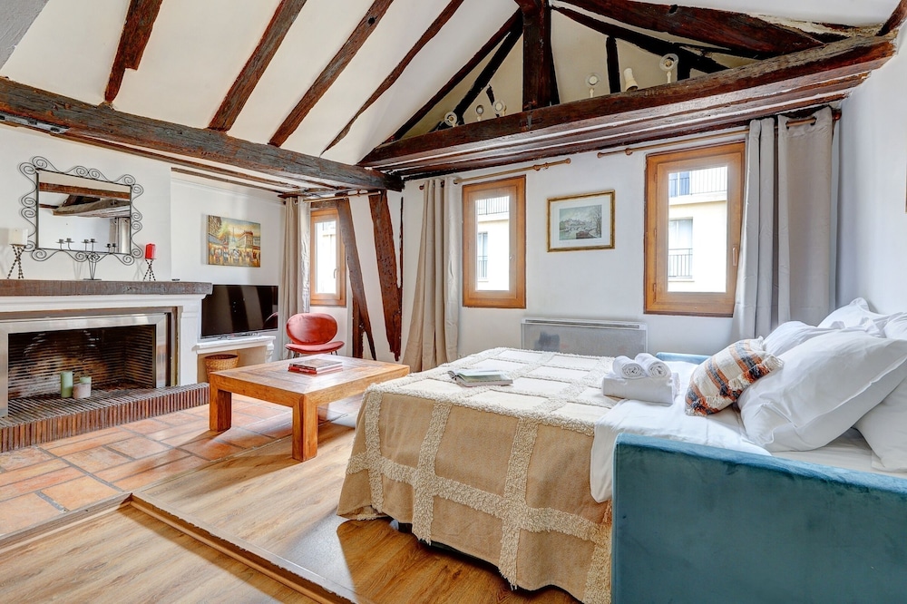 Cozy 2BR in the Heart of Île Saint-Louis