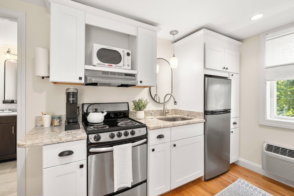 Hygge House Suites