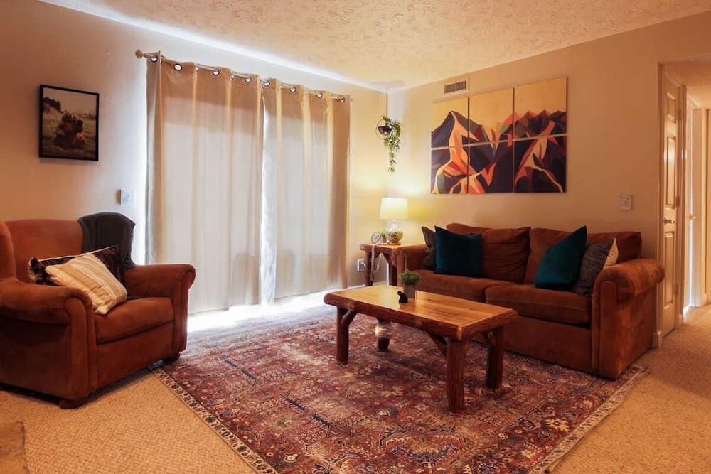 Rustic 1br Condo In Gatlinburg 1 Bedroom Apts by RedAwning view 2