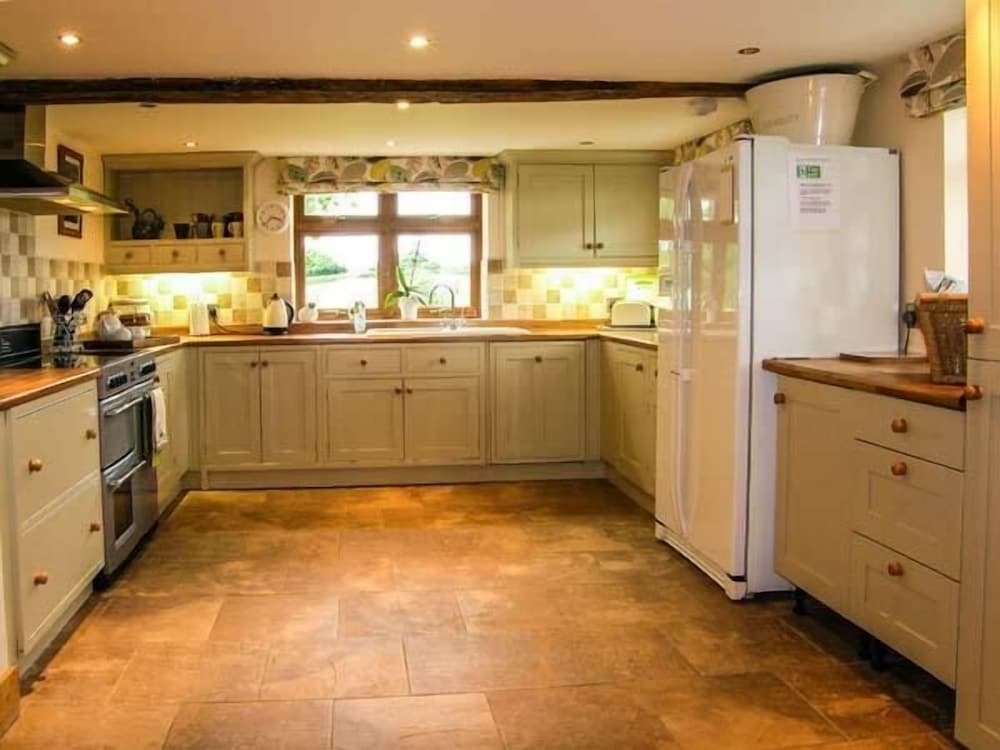 Lake View Cottage