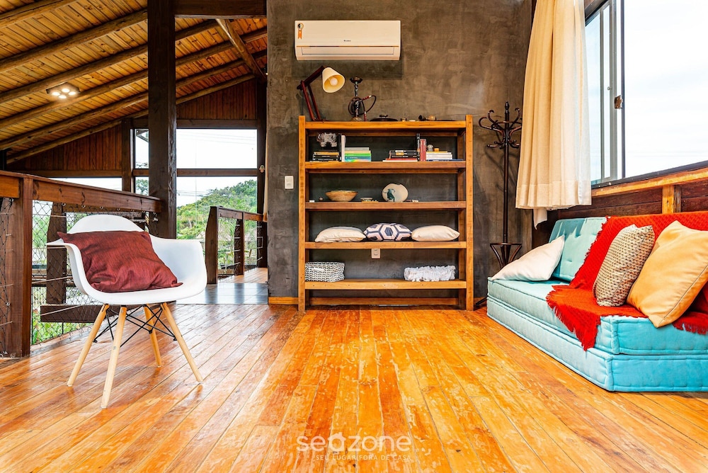 3BR Duplex w/ BBQ & Garage Near Beach Emb686