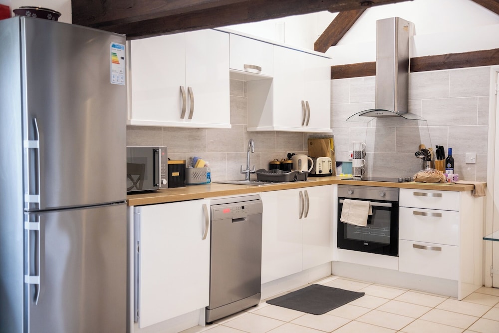 Deer Cottage at Rowden Manor - Sleeps 5 & Parking