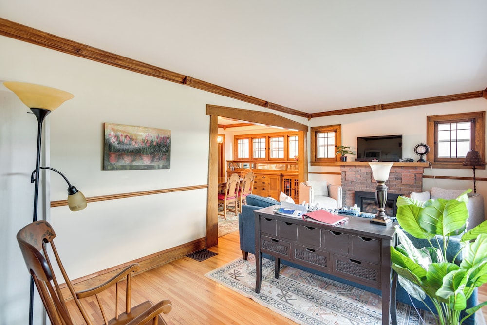5 Mi to Mall of America: South Minneapolis Home