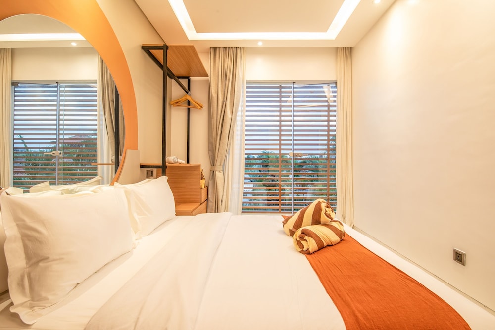 Mateo Villa Marvelous 6BR 2 Mins to Beach