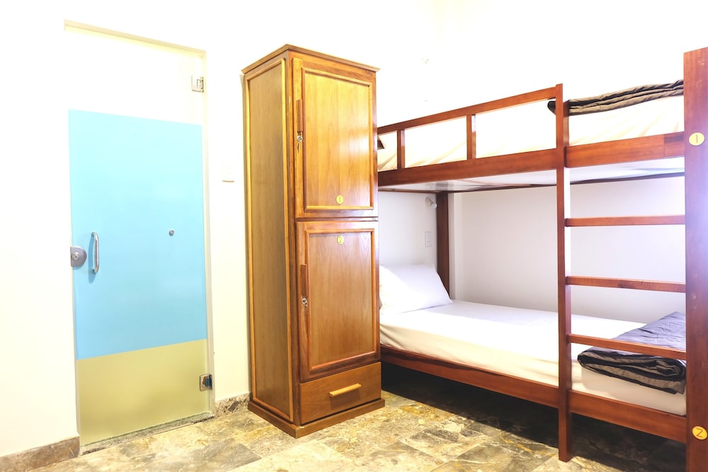 Glocal Beachside Hostel
