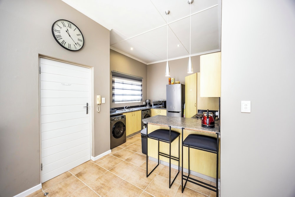 Modern Executive Unit