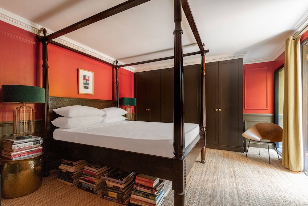 Penywern Road IV by Onefinestay