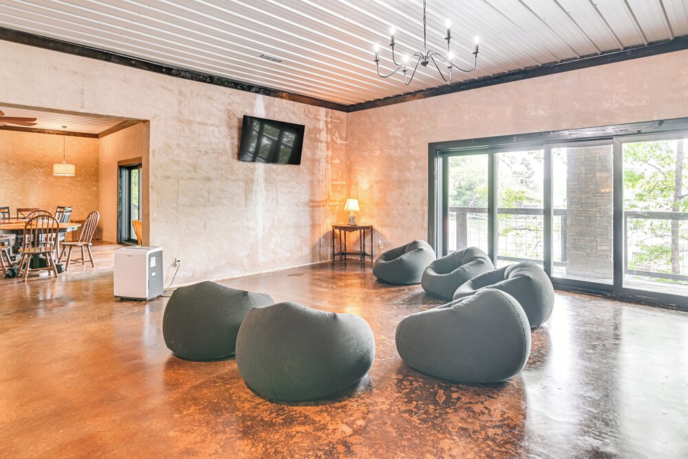 Upscale Getaway on Smith Lake w/ Boat Dock