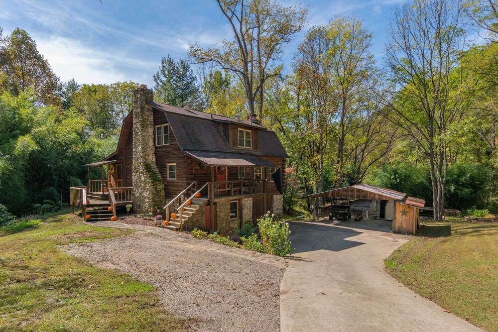 Hot Tub, Fire Pit: Waynesville Getaway Near Hiking view 5