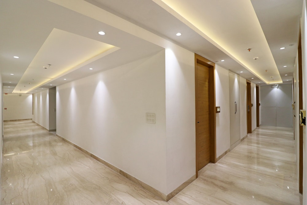 Capital O 10824 Hotel Star Suites