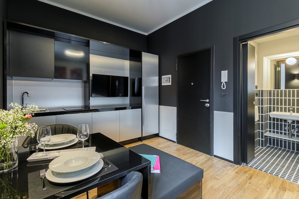 Bright Studio With gym and Coworking, Milan