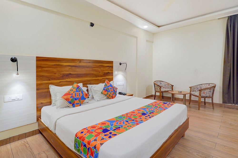 Fabhotel East Land