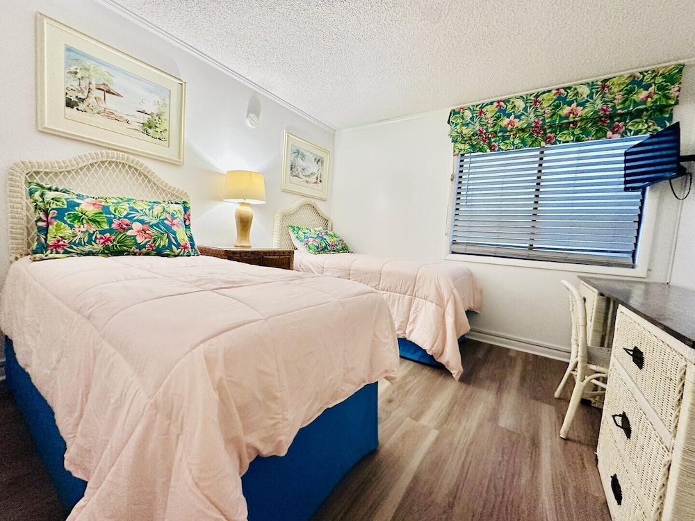Tilghman Beach And Racquet Club 149 3 Bedroom Condo by RedAwning view 5