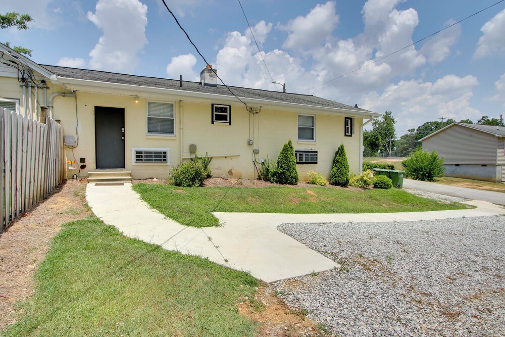 Commuter-friendly Rental Unit in Greenwood!