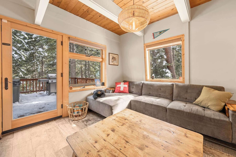 Tahoe City Retreat For 8!