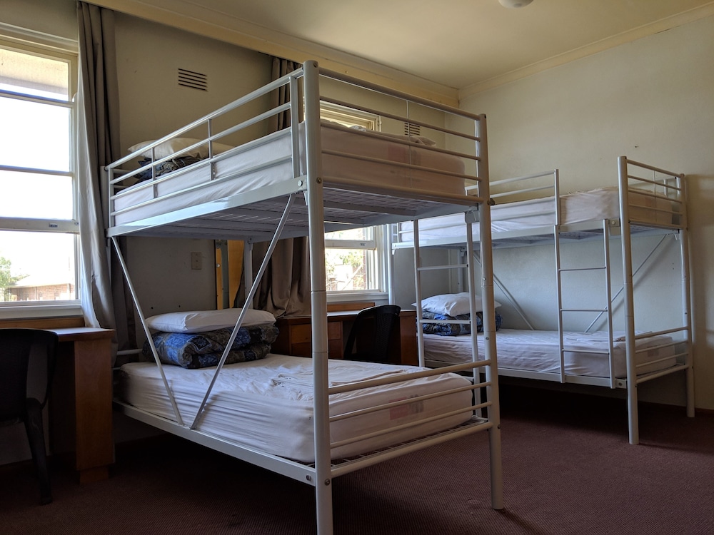 Young Budget Accommodation - Hostel view 5