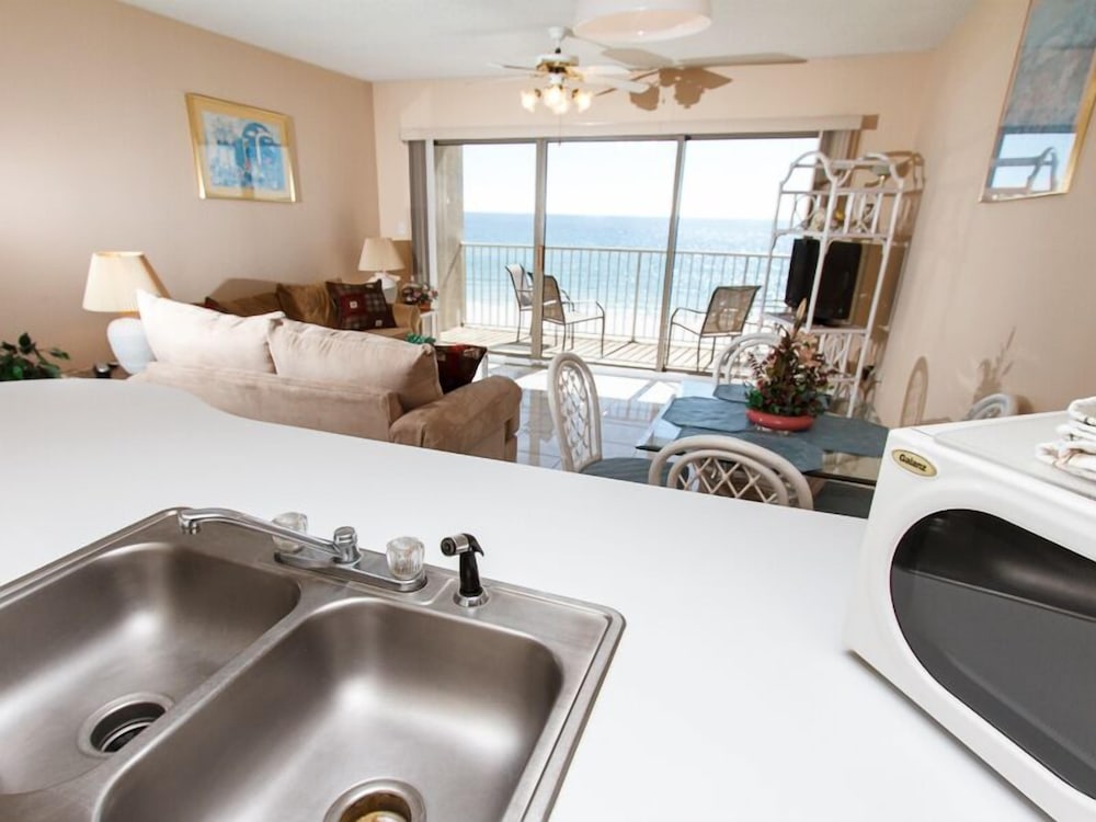Emerald Twrs West 3003 by Brooks and Shorey Resorts