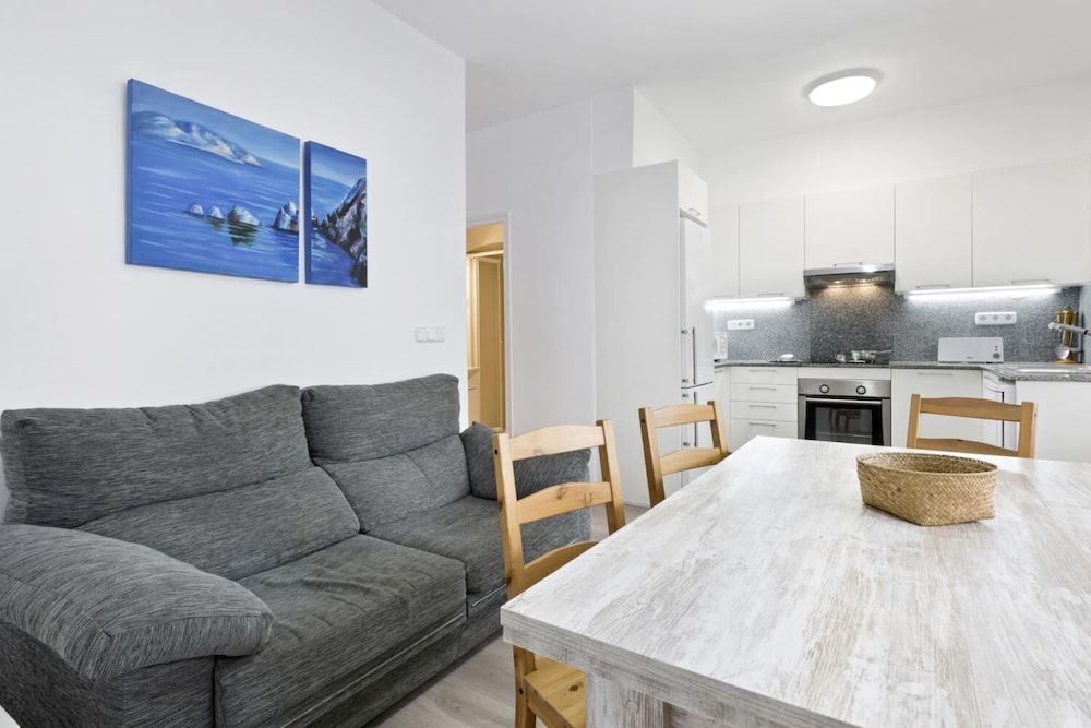 Blanch in Llafranc With 5 Bedrooms and 2 Bathrooms