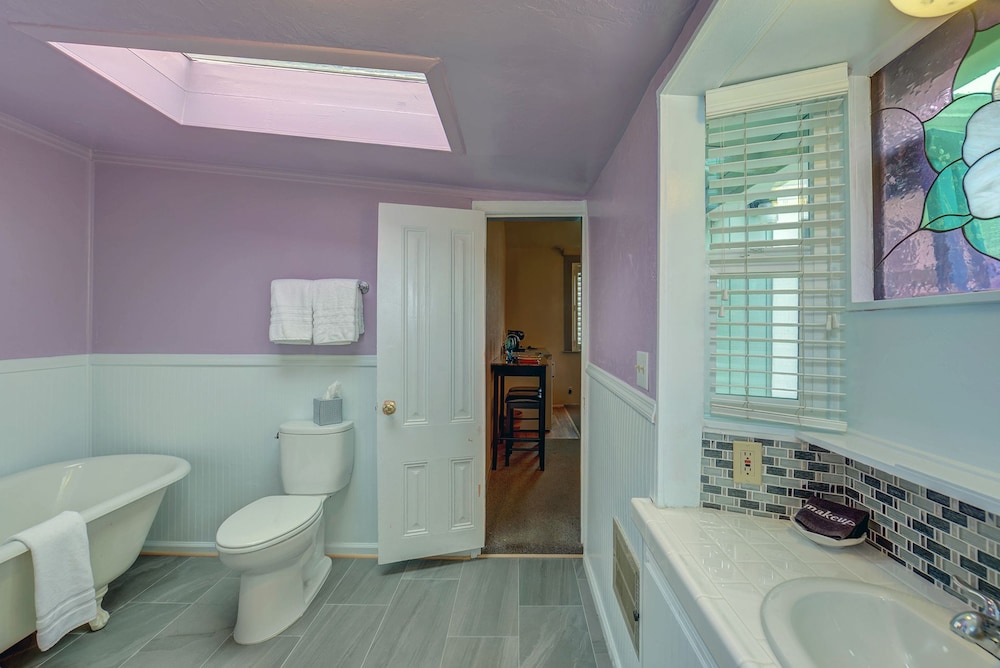 Ashland Vacations - Carlisle Garden Suites - Property Image 64