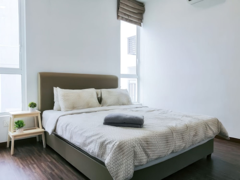Zetapark Condominium by Emily in Town