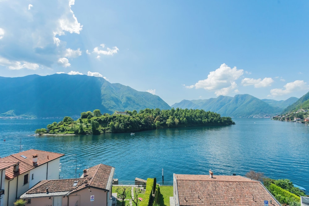 Mulino Vista Lake by Rent all Como