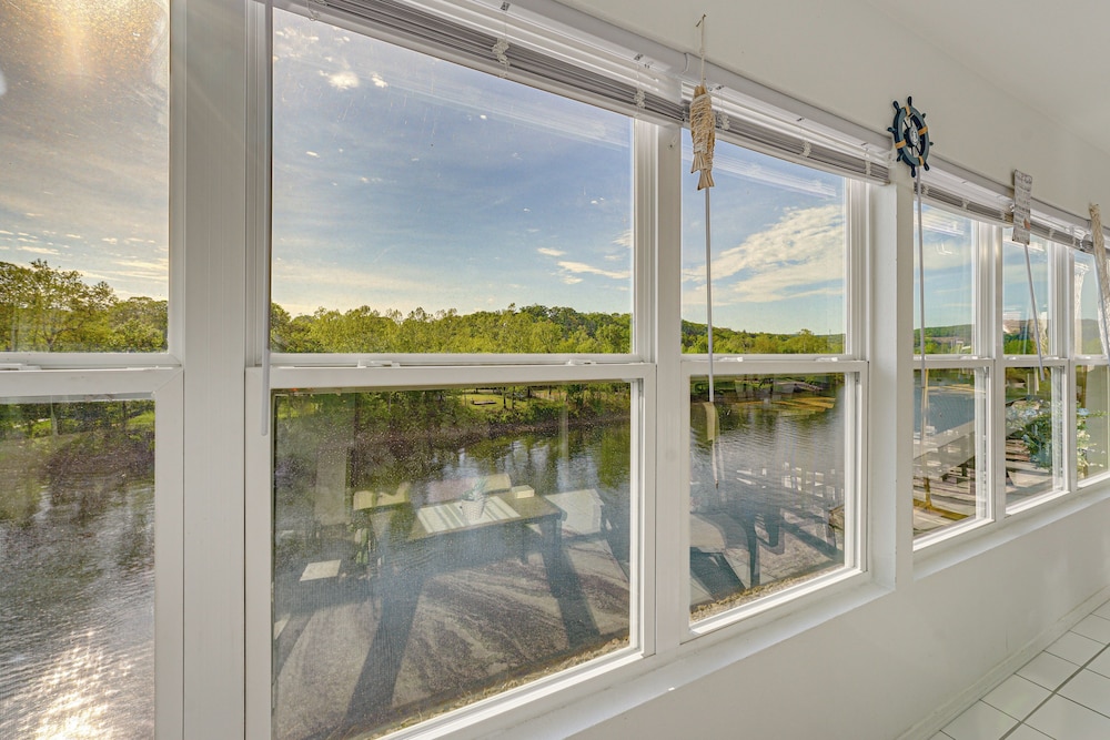 Updated Branson Condo w/ Lake Taneycomo Views!