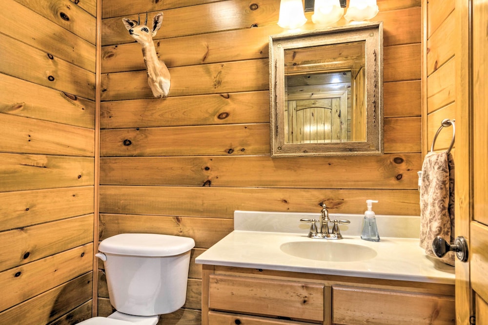 Secluded Northwest Arkansas Cabin: Fire Pit & Deck view 5