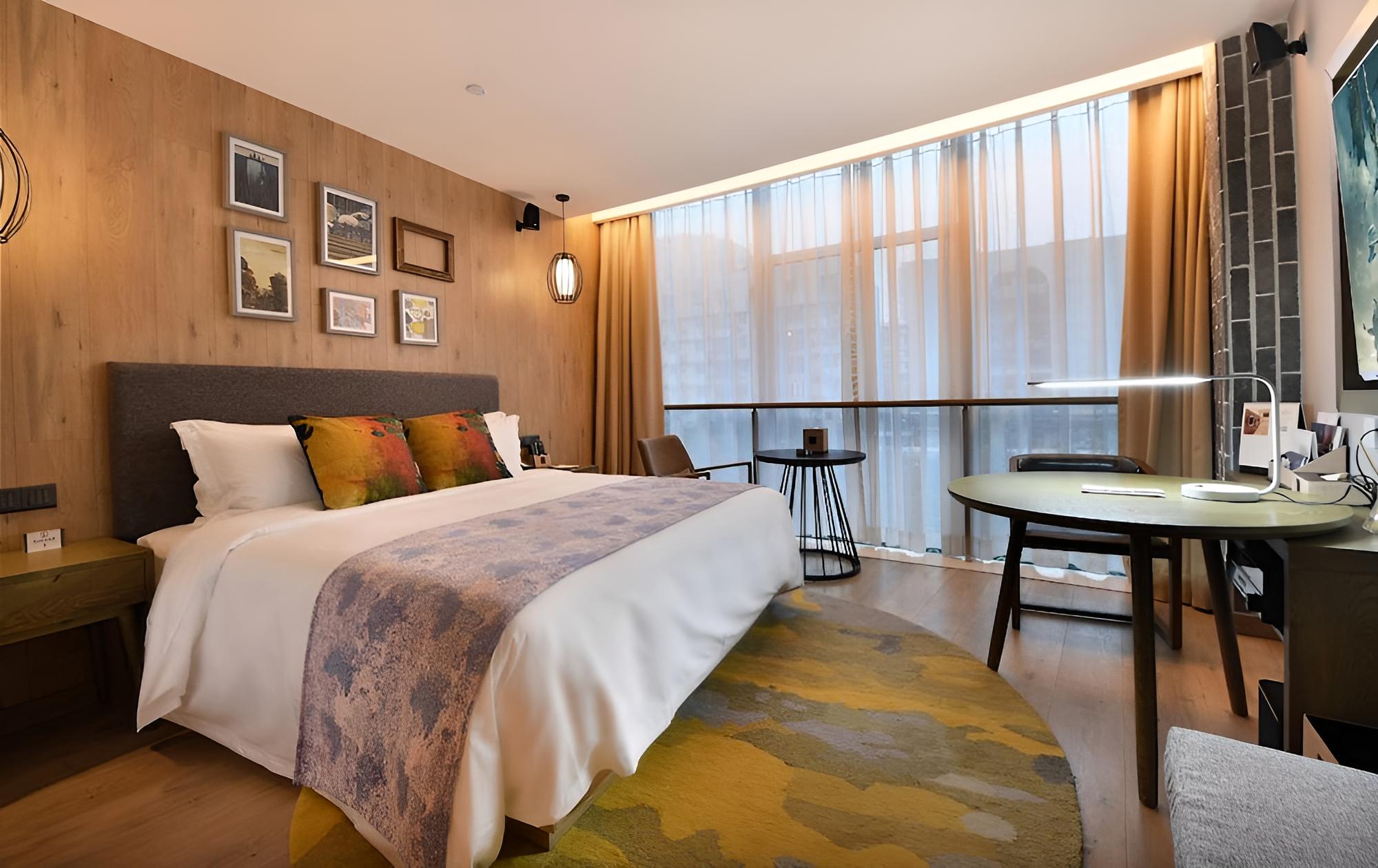 MEHOOD LESTIE HOTEL