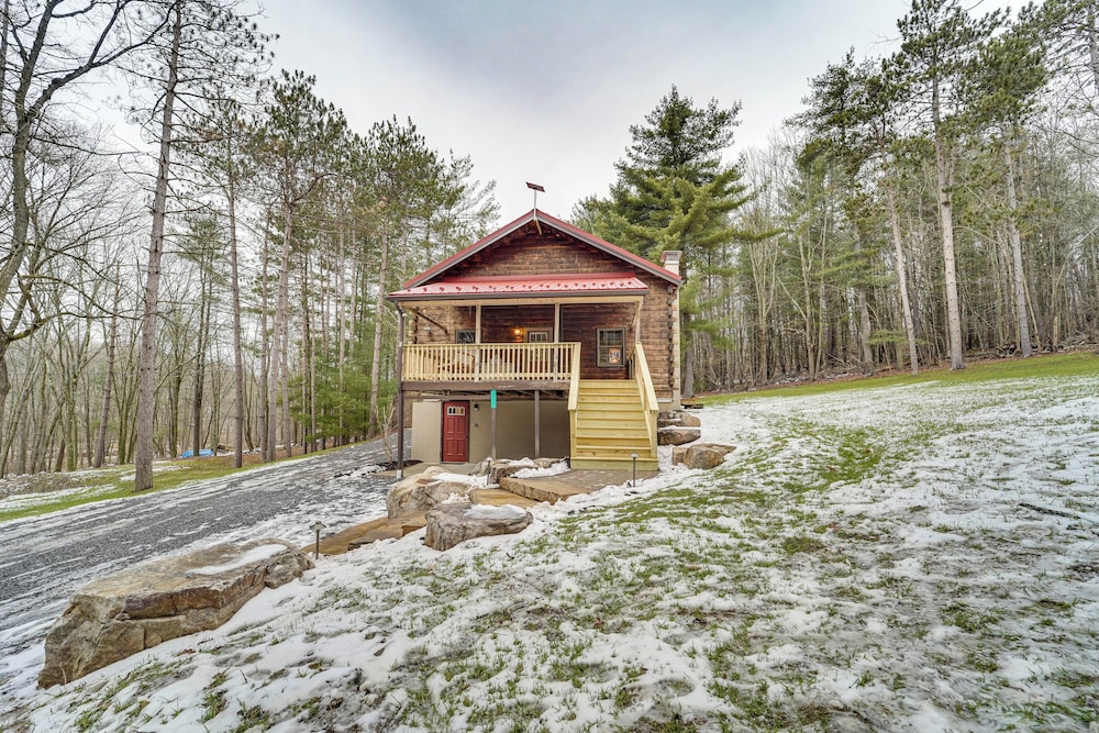Family-friendly Tyrone Cabin w/ Deck Near Hiking