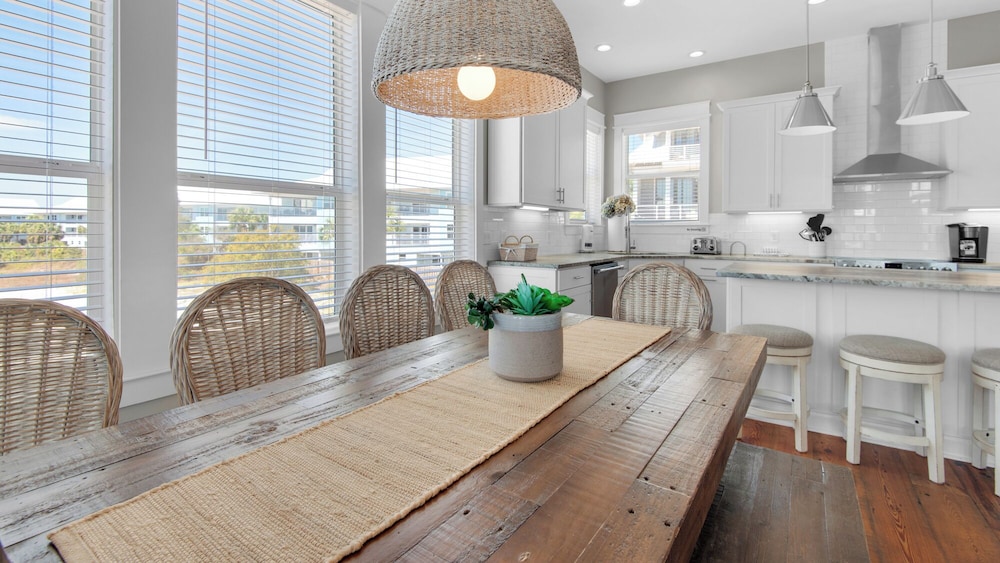 5BR Sleeps 14 in Seagrove Beach, Golf Cart, 6 Bikes, Pool + Free Attractions!
