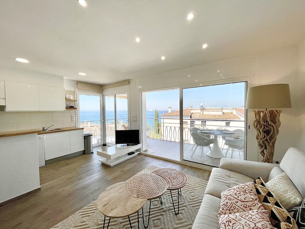 Apartment Near Canyelles Petites Beach