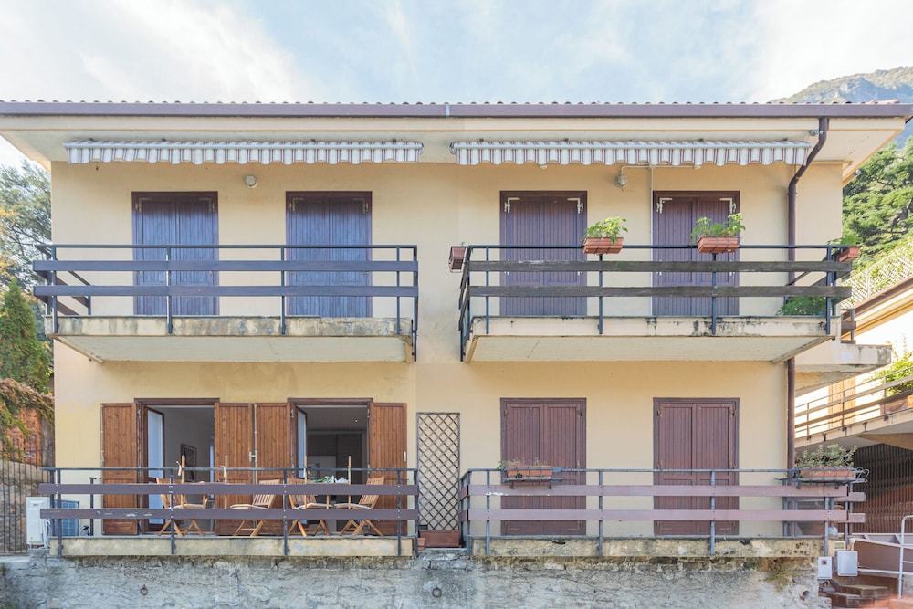 Your Private Harbour Nearby George Clooney by Rent all Como