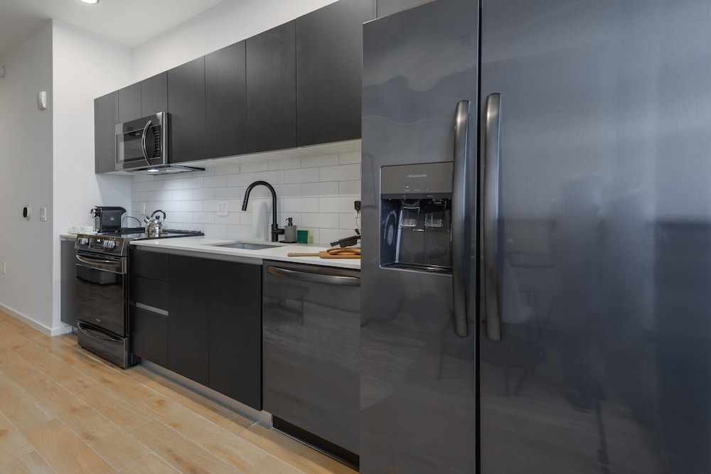 Bayside Studio Overlooking the city