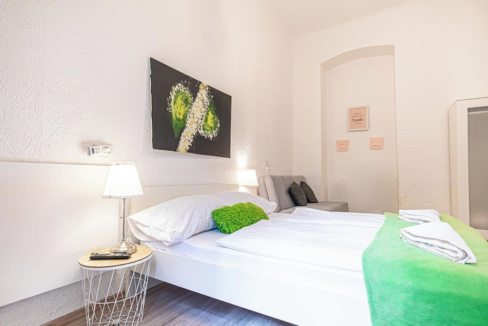Affordable Stay Near Wiener Stadthalle