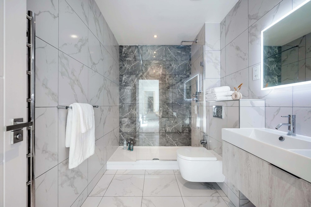 Lords Living -3 bed in Regents Park With Terrace