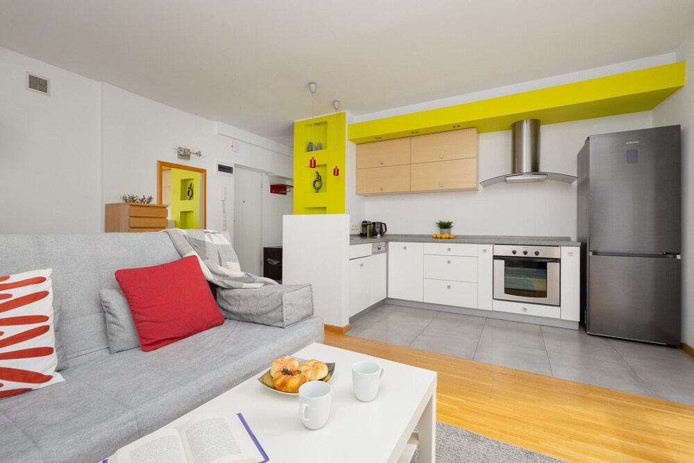 Sunny Heart of Warsaw by Renters