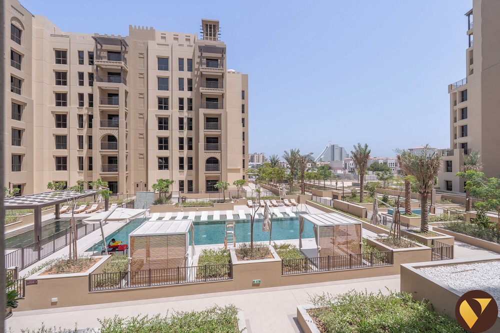 Elegant MJL Pool View Near Burj Al Arab