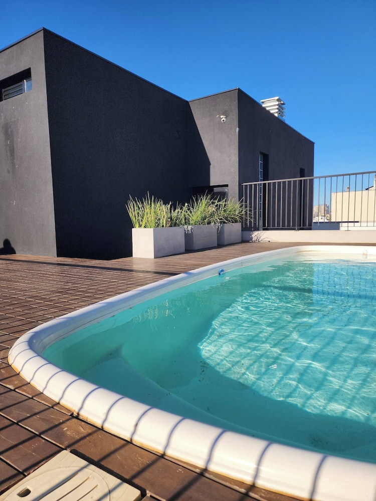 Alberti 360 Charming City Center Apartment With Shared Pool