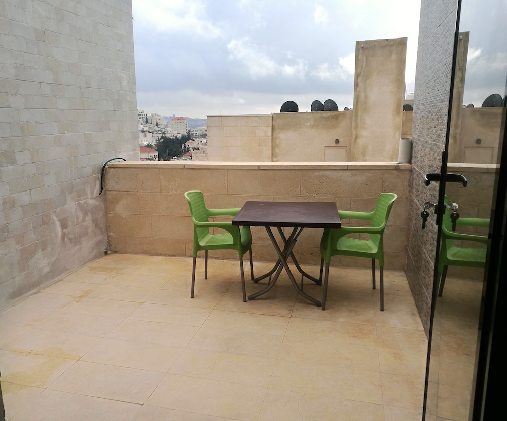 Cozy Dair Ghbar Apartments