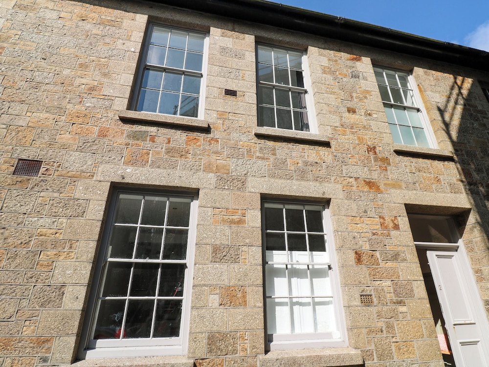 2 Regent Mews