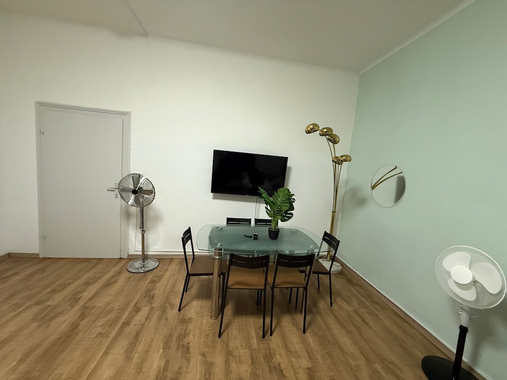 Stylish 2BR Apartment Westbahnhof Area