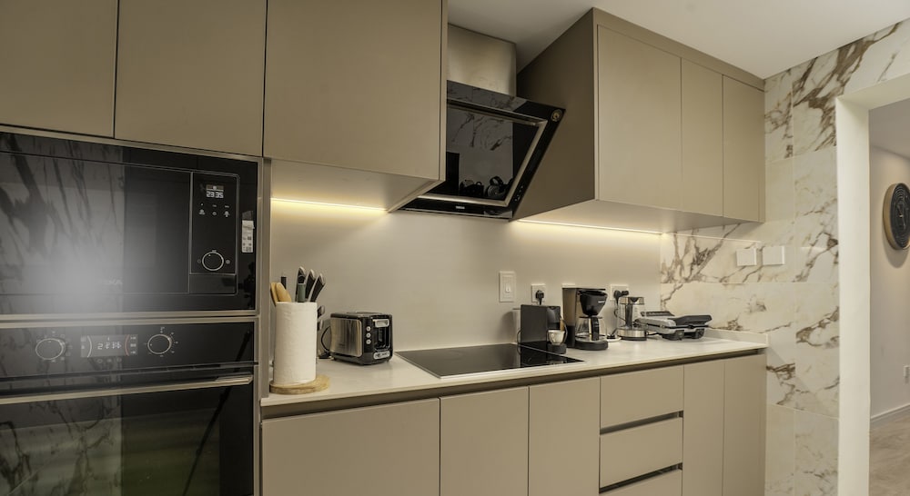 Stunning 2 BR in the heart of Downtown