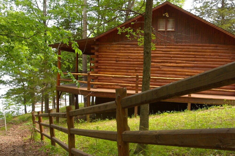 Lake Shore Cabins on Beaver Lake