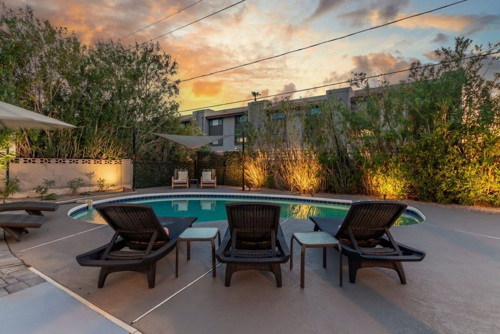 Ochenta Modern Retreat Htd Pool Spa Putt Grn Gym