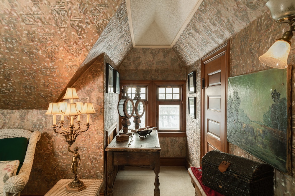The Dempsey Manor Bed & Breakfast Inn