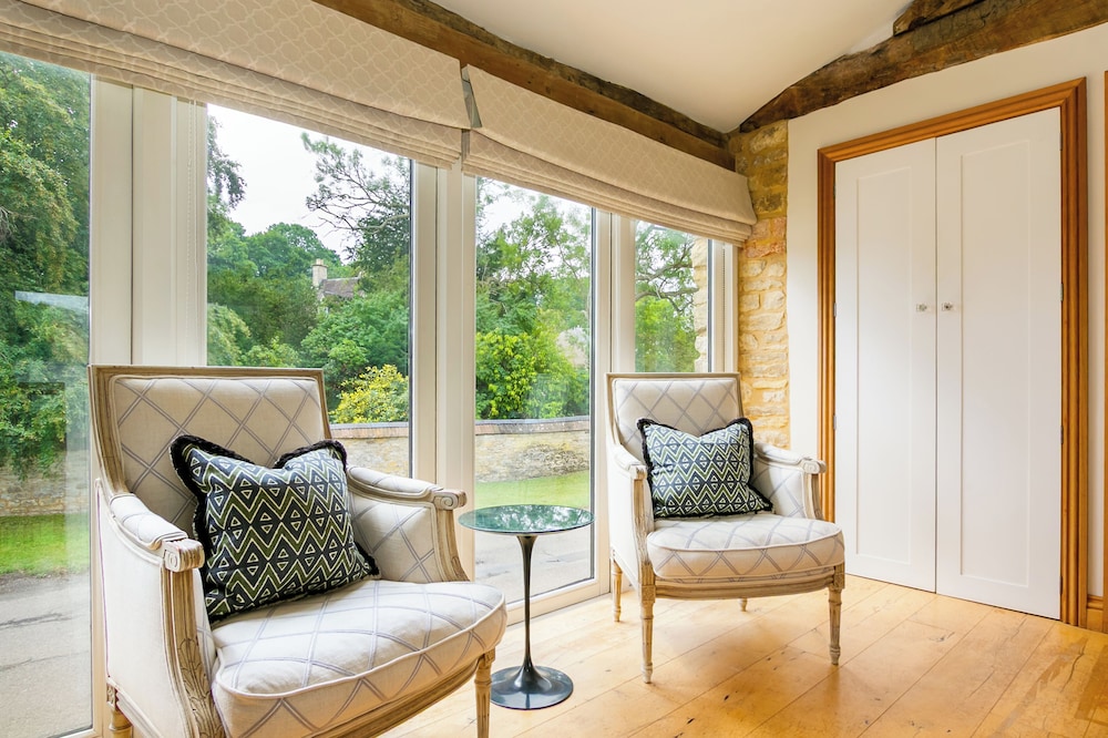 Stunning 4BD Family Home Near Banbury